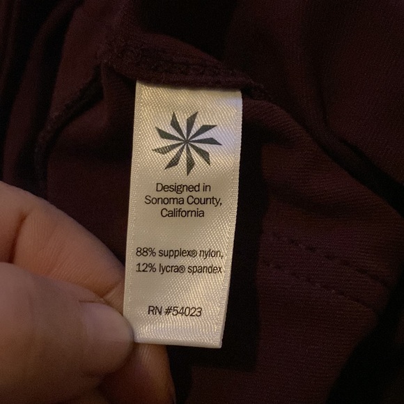 Athleta great stretchy yoga pants with great front and back pockets! - Picture 13 of 14